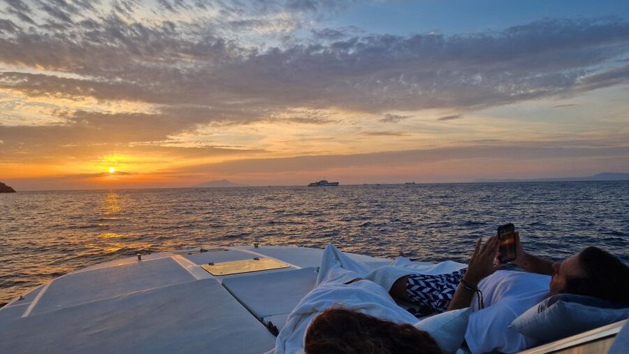 Private Sorrento Coast Sunset - Prosecco, snacks, and limoncello: how the drinks change the vibe