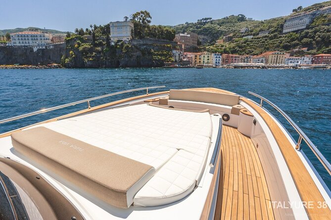 Private tour in Premium Yacht from Sorrento to Capri and Positano - Li Galli on the return: a last dose of coastal scenery