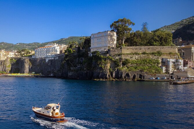 Private tour of Capri - Stop 4, White Grotta: the one with the color story