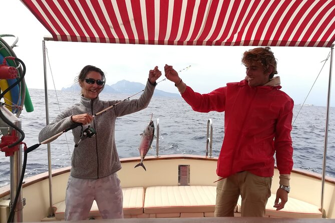 Private tour with fishing, tour of Capri and lunch on board - A private Capri boat day that starts with fishing