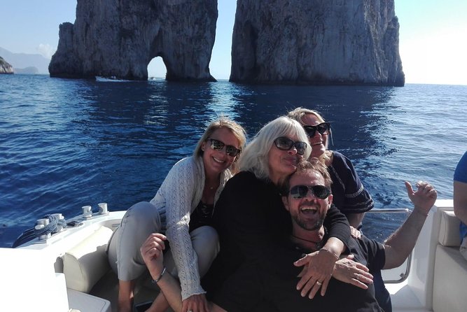 Shared boat tour from Sorrento to discover Capri - Your boat day rhythm: swim, view, repeat