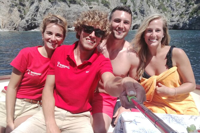 Shared trip with fishing and visit the beauty of Capri island - The swim stop: when to plan your water shoes and nerves