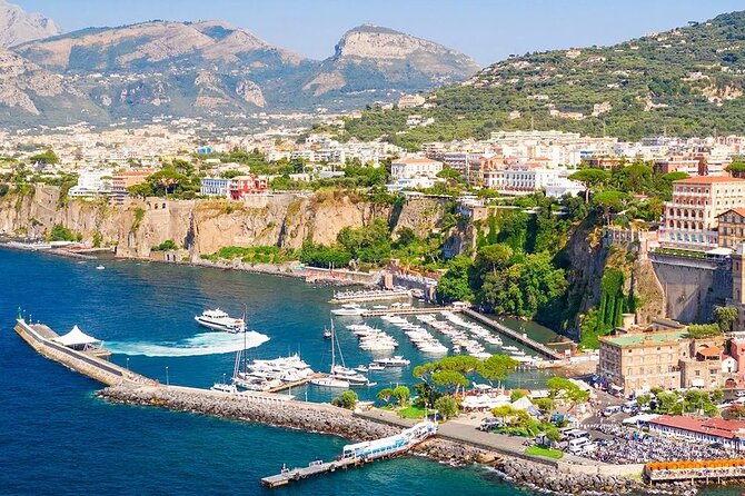 Shuttle service from Sorrento to Napoli Airport/Train Station - Hotel pickup that works in real Sorrento streets