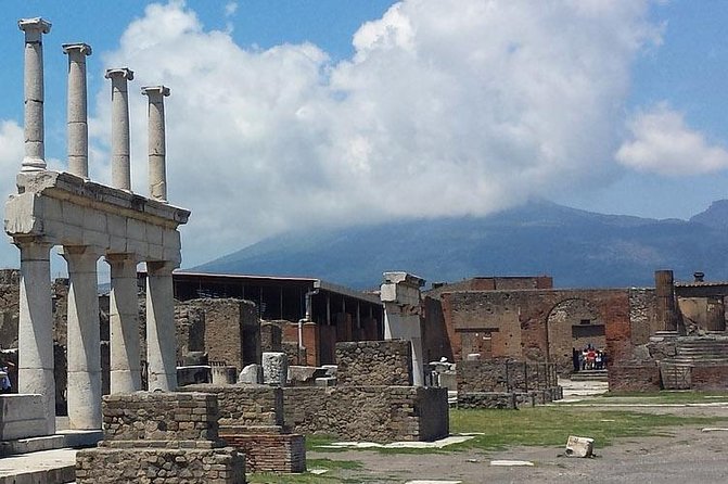 Skip the line Private tour of Pompeii from Sorrento - Forum stops with Apollo, Granaries, and the spa