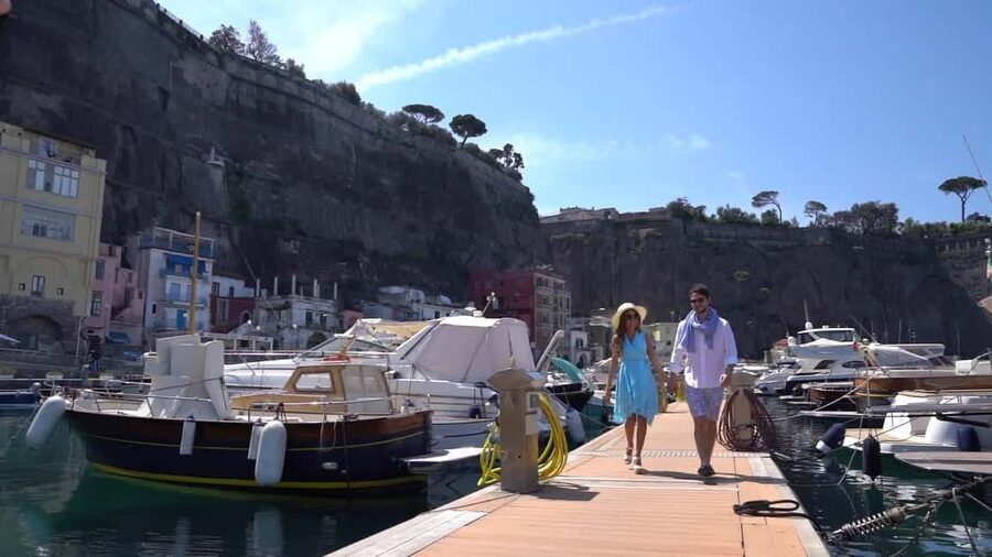 Sorrento: Art & Food Tour with Tastings - How the return works, including the mini bus and beach option