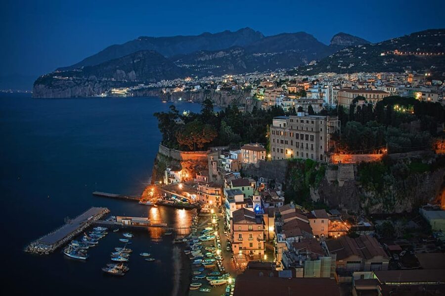 Sorrento by night... with a tasty surprise - From Corso Italia’s back lanes to the Cathedral viewpoint
