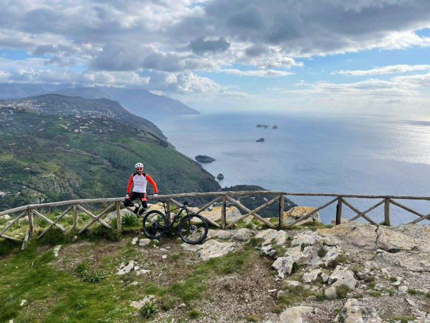 Sorrento: E-Bike Wine & Food Tour - E-bike riding on hilly terrain without turning it into suffering