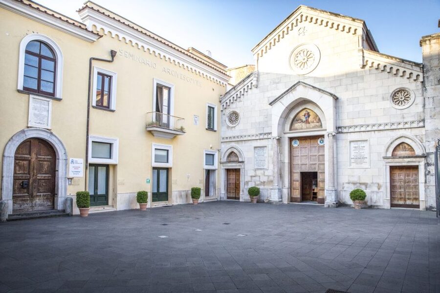 Sorrento: Guided Walking Tour & Limoncello Tasting - Chiostro di San Francesco: A 13th-Century Convent Pause