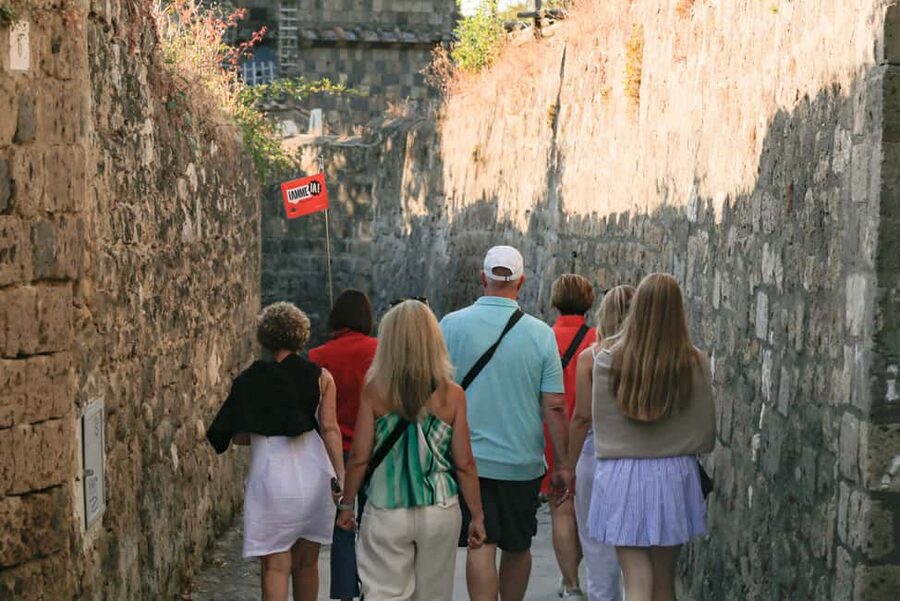 Sorrento: Guided Walking Tour & Street Food Experience - Via Santa Maria della Pietà and the short stop style