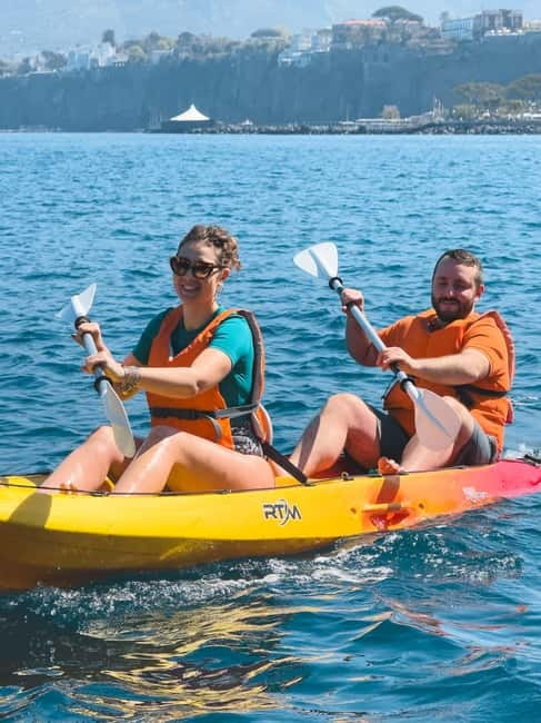 Sorrento: kayak small group tour to Bagni Regina Giovanna - Kayaking to Bagni della Regina Giovanna: why this works in Sorrento