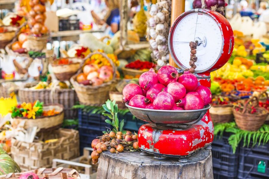 Sorrento: Markets and Cooking Class at a Cesarina's Home - Market Time with Your Cesarina: How to Pick Produce That Improves the Meal