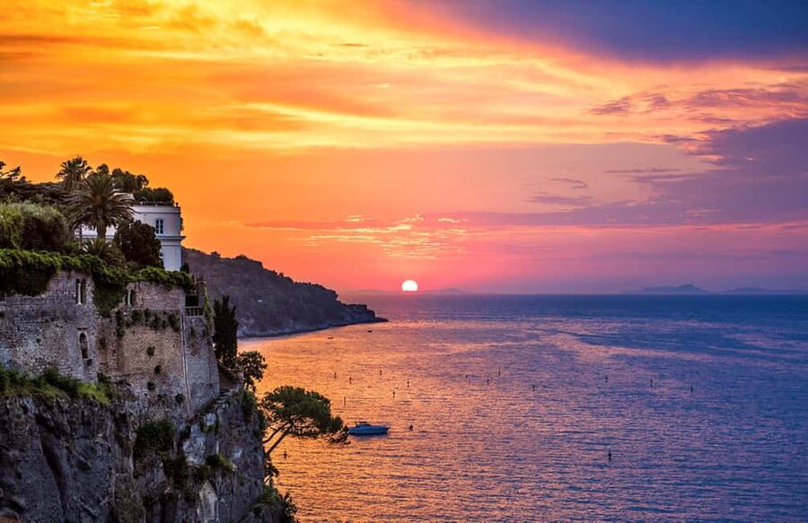 Sorrento: Night time Walking Tour & Limoncello Tasting - Villa Comunale sea views and the town’s “why” in 15 minutes