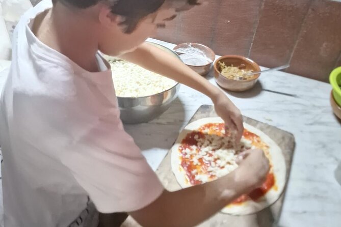 Sorrento Pizza Making Class with Local Pizzaiolo Hands on 100% - Inside the Class: Step-by-Step Neapolitan Pizza Making