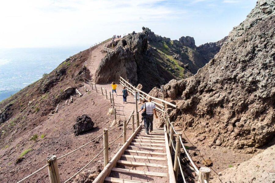 Sorrento: Pompeii and Vesuvius Day Trip with Entry and Lunch - Vesuvius, without the full slog: what the 1,000m ride really buys you