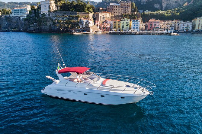 Sorrento: Private boat tour Capri&Positano - Raffaelli Shamal 40 - Entering the day: a private Raffaelli Shamal 40 route from Sorrento