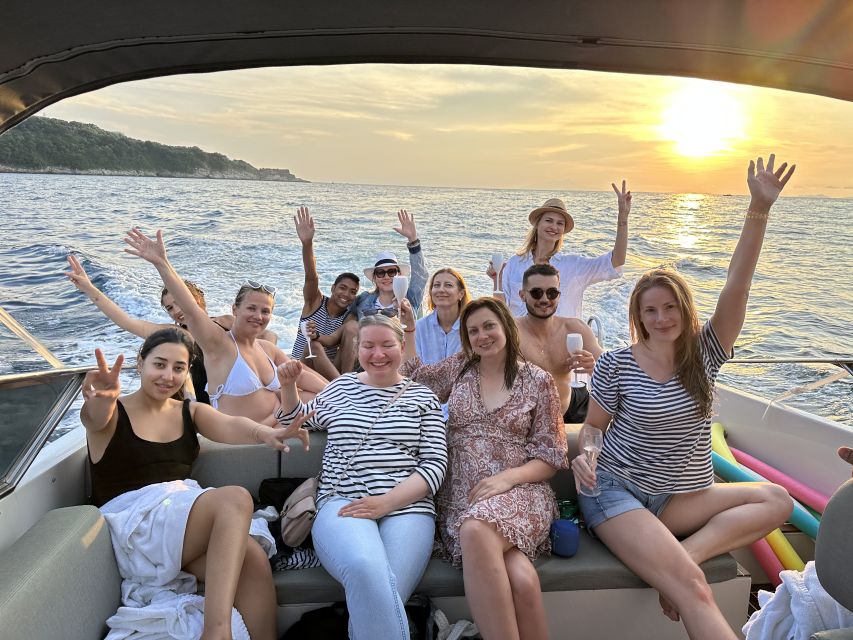 Sorrento: Scenic Boat Tour with Aperitif - Puolo Bay and the Vesuvius-at-distance view