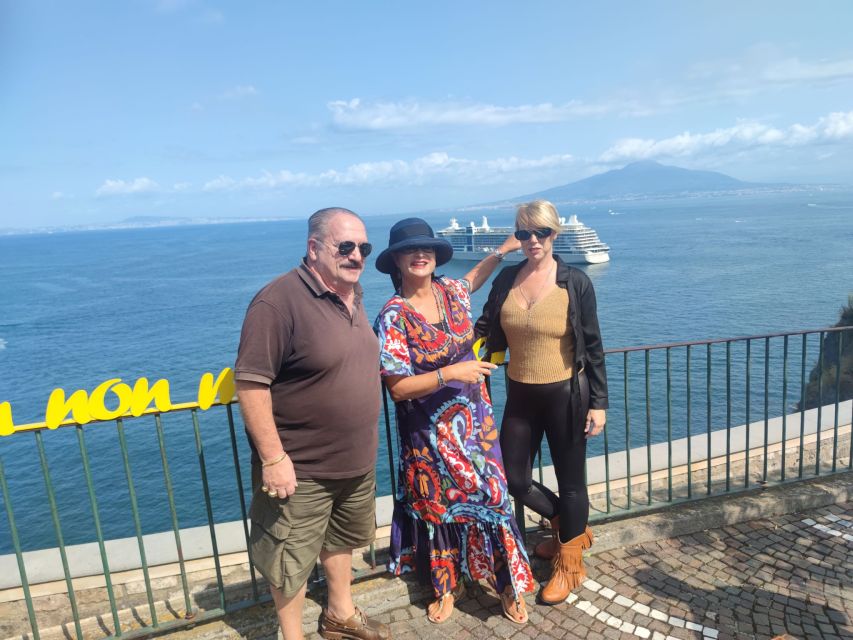 Sorrento: walking in the Grand Tour with stunning landscapes - Limoncello at Giardini di Cataldo: how the season changes the tasting