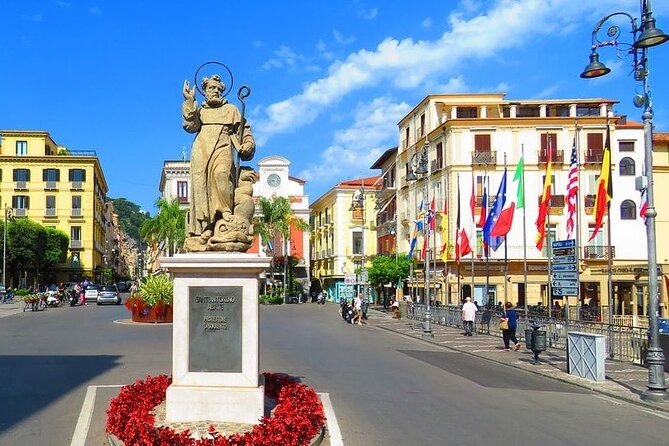 Sorrento Walking Tour & Limoncello Tasting - Campaniadamare: the limoncello tasting finale (included)