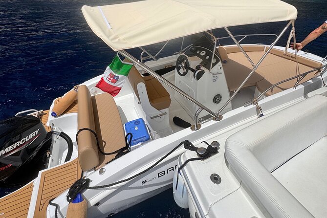 Sorrentomaxiboat tours to Capri - Who should book this Capri cruise, and who should skip it