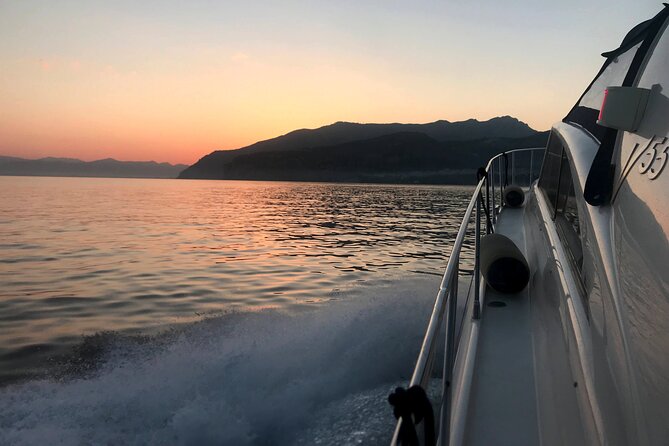 Sunset Luxury: Capri on fire - Prosecco, snacks, and comfort that makes sunset actually enjoyable