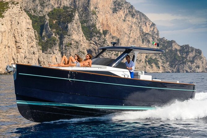 The 2 South gems: Capri and Positano Day Cruise - Nerano on the way back: fishing-village calm