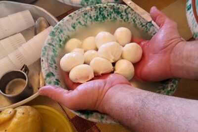 Toss, Bake, Cheers! – Sorrento Pizza Making Class with Wine