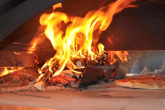 Toss, Bake, Cheers! - Sorrento Pizza Making Class with Wine - Group size and pace: small enough to feel personal