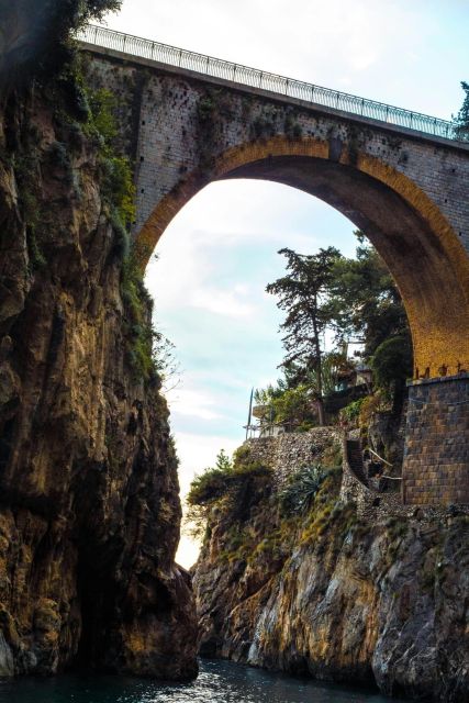 Tour in Barca da Amalfi un Viaggio da Sogno in Amalfi Coast - From Amalfi past caves and watchtowers to Positano direction