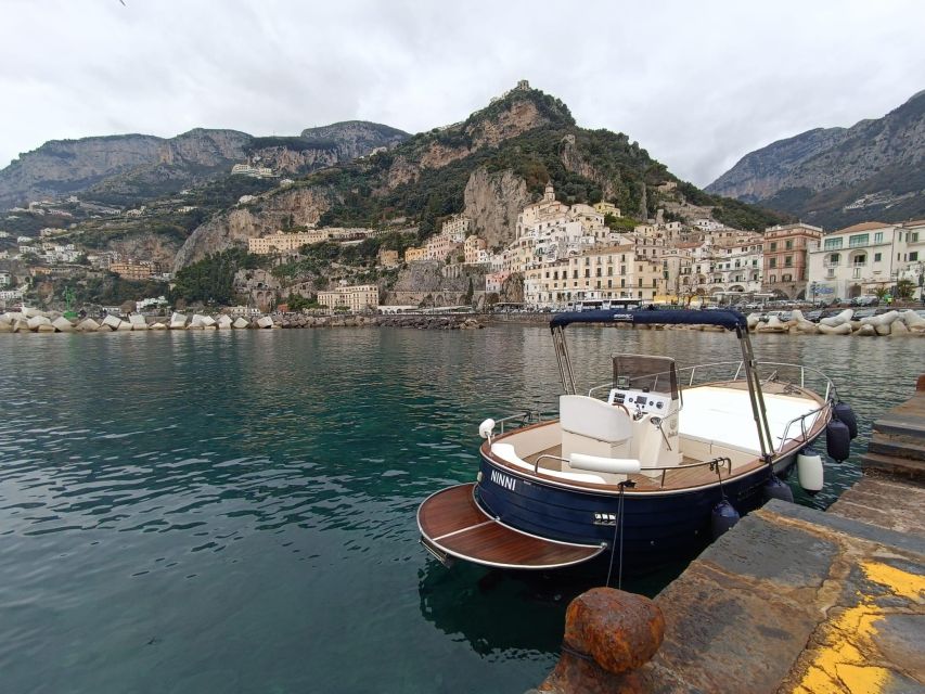 Tour in Barca da Amalfi un Viaggio da Sogno in Amalfi Coast - Meet at the Darsena in Amalfi and start with the right pace