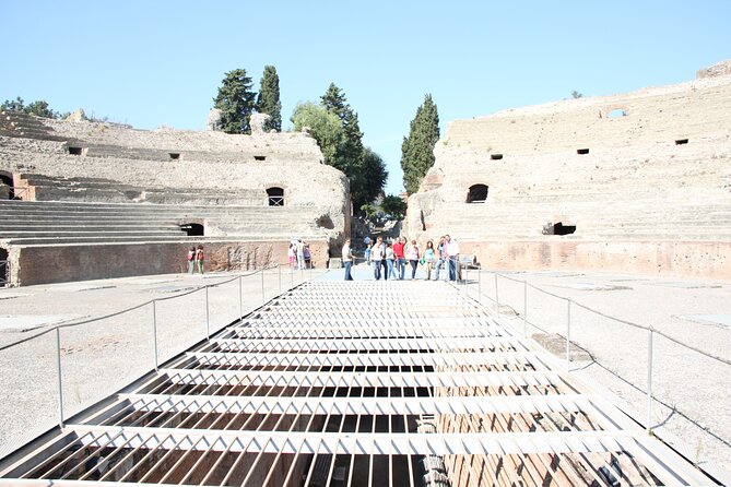 Tour in the ruins of Pozzuoli with an archaeolgist. - The port of Pozzuoli at the end, a gentle landing