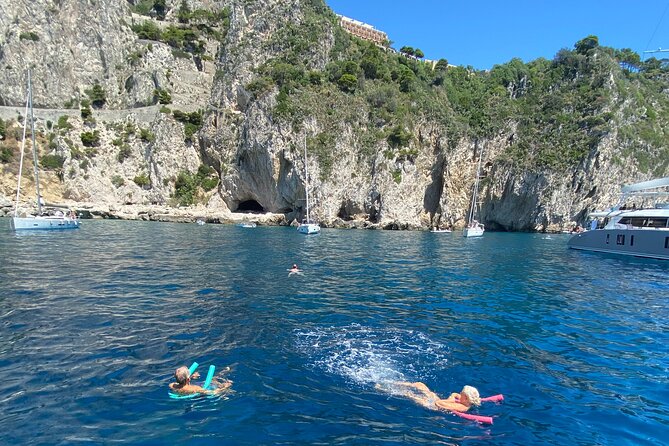 Tour Privato di Capri in Barca - Blue Grotto time the right way, plus the extra 14 euro ticket