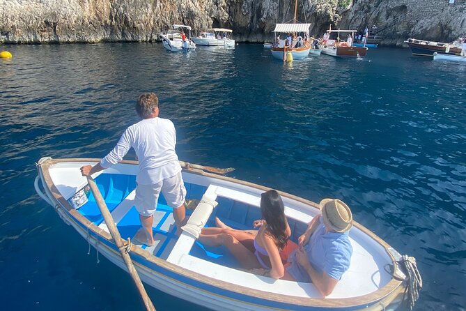 Tour Privato di Capri in Barca - Faraglioni and the classic Capri viewpoints, with actual photo time