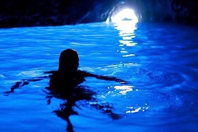 Tour Privato di Capri in Barca - Green Grotto and White Grotto: two caves, two different vibes