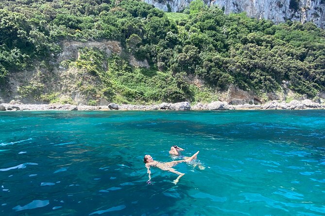 Tour Privato di Capri in Barca - Regina Giovanna swim stop: when the day turns from pretty to fun