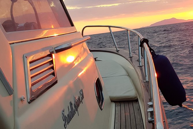 Tour privato in barca fra le meraviglie di Positano e della costiera Amalfitana - Your day at a glance, starting and ending in Sorrento