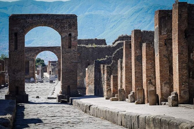 Transfer Naples airport/station to Sorrento with stop in Pompeii - Timing and tickets: the parts that decide whether you feel rushed