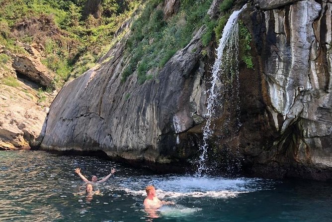 Visit Costiera Sorrento Coast Between history and legend - The Natural Pool Behind the Rock Arch: The Main Water Moment